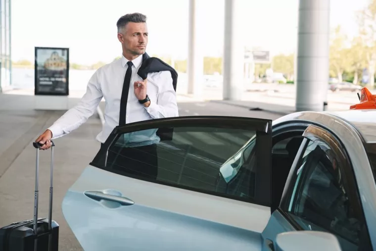Réservation de taxi pour aller à la gare de Cannes à l'avance, Mandelieu-la-Napoule, Taxi Penicaut